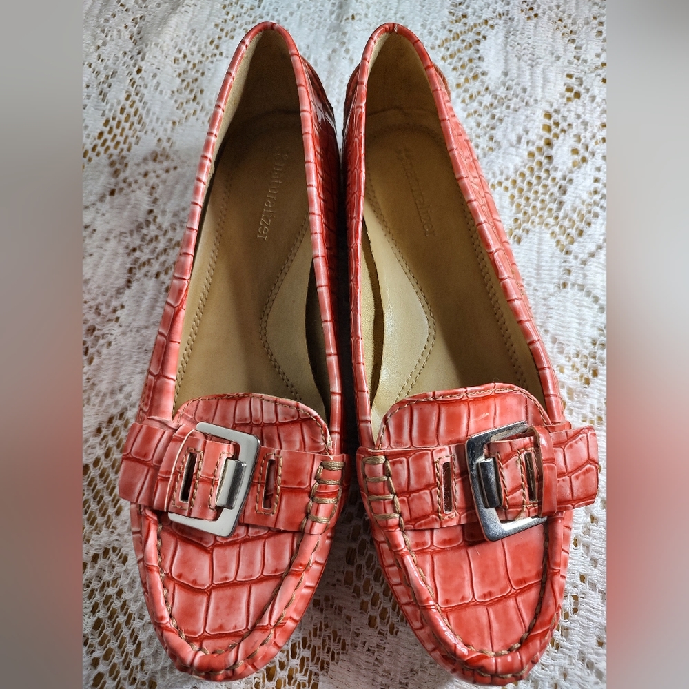 US 6 Naturalizer Heaven coral croc-print loafers with tan stitch and buckle